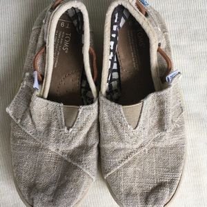 Size 9T Tom’s boat shoes